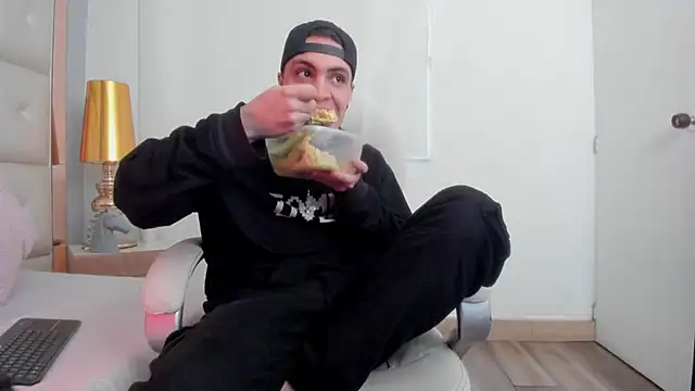 dark sun302 online show from November 23, 2025, 8:08 pm