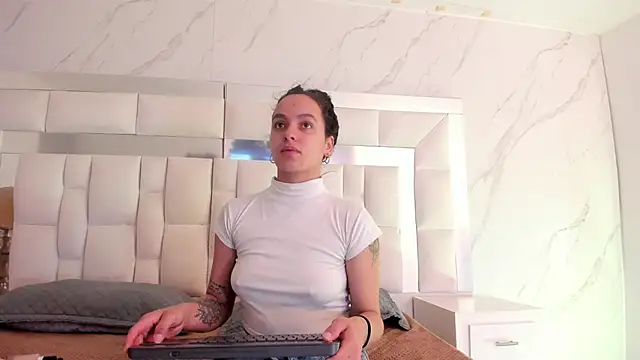 Maia Park online show from February 25, 2026, 11:42 am