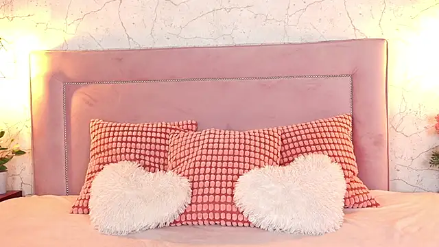 ChannelAngeless online show from November 19, 2025, 10:04 am