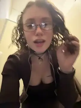 Snapshot of lucy-joy chatting on October 1, 2025, 10:43 am lucy-joy online show from October 1, 2025, 10:43 am