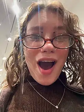 Snapshot of lucy-joy chatting on November 7, 2025, 10:37 am lucy-joy online show from November 7, 2025, 10:37 am