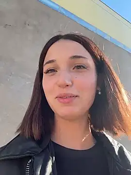 DollyTall online show from October 8, 2025, 9:18 am