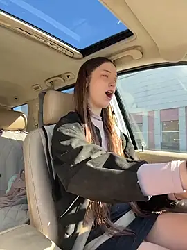 DollyTall online show from March 29, 2026, 4:12 am