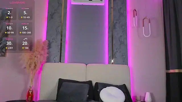 lunamuna1 online show from October 21, 2025, 11:22 am