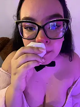 Emily Taylor2 online show from November 1, 2025, 4:36 am