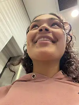 Camilla Miller01 online show from April 1, 2026, 4:15 pm