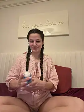 heyitsmadig online show from March 13, 2026, 11:50 am