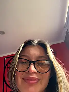 KoraSweett online show from December 5, 2025, 6:37 pm