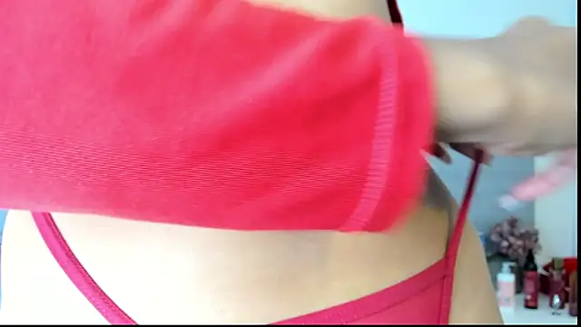 sunnyWhitee online show from March 19, 2026, 7:18 pm