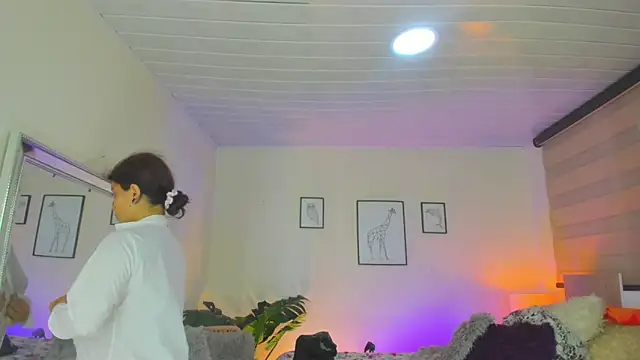 LusyKitty online show from October 14, 2025, 2:51 pm