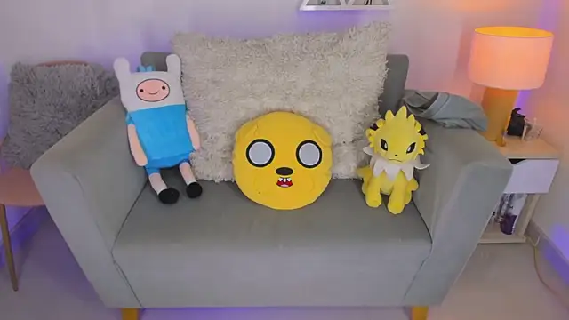 LusyKitty online show from November 6, 2025, 3:35 pm