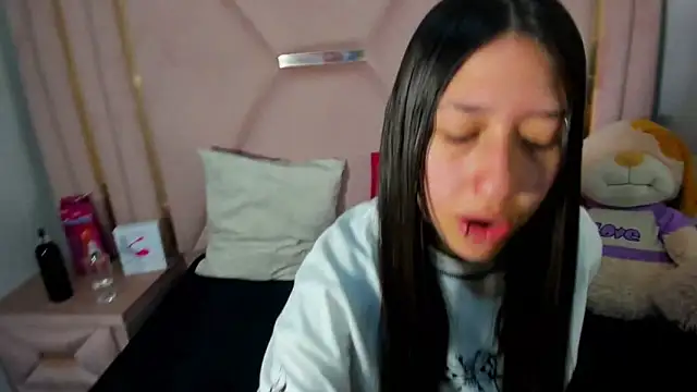 venusmorgan online show from October 6, 2025, 4:37 pm