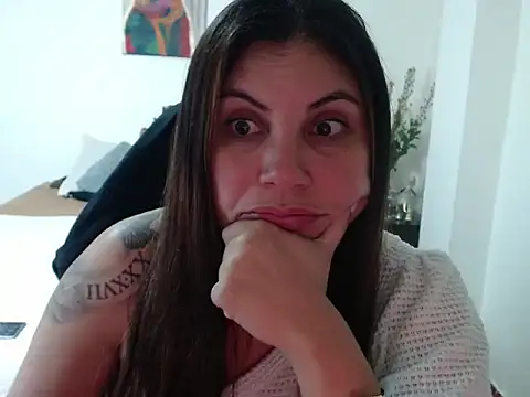 Snapshot of Secret_Bella chatting on October 12, 2025, 11:42 am Secret Bella online show from October 12, 2025, 11:42 am