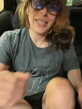 mayra mayhem online show from June 19, 2026, 8:23 pm