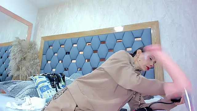 crystal sm online show from March 21, 2026, 3:11 am