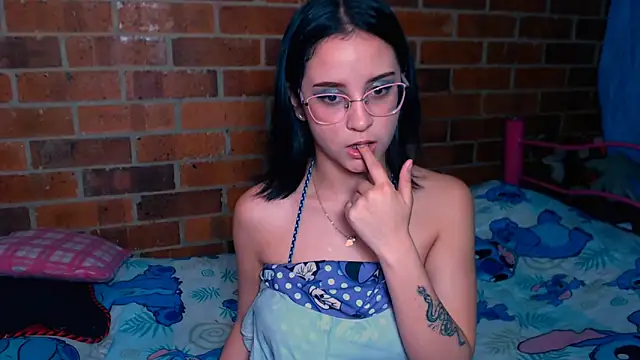 danaiisabella online show from November 10, 2025, 2:32 am