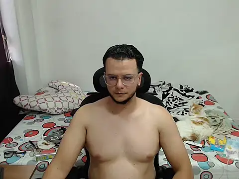 cloudsxxx online show from March 31, 2026, 7:03 pm