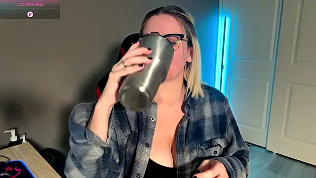 Snapshot of Charlies_world chatting on October 25, 2025, 5:19 pm Charlies world online show from October 25, 2025, 5:19 pm