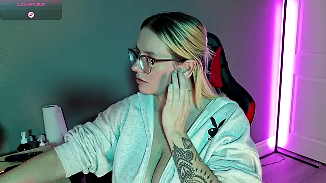 Snapshot of Charlies_world chatting on November 6, 2025, 9:26 pm Charlies world online show from November 6, 2025, 9:26 pm