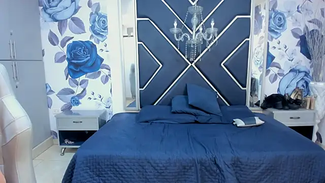 LatinaHoleQueen online show from October 24, 2025, 2:24 pm