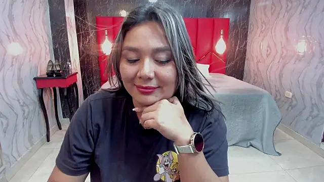 LatinaHoleQueen online show from April 7, 2026, 4:51 pm