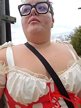 Snapshot of nuttiebuddy1 chatting on October 31, 2025, 7:26 pm nuttiebuddy1 online show from October 31, 2025, 7:26 pm