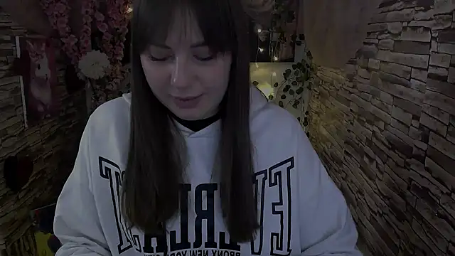 Amanda Bright  online show from October 21, 2025, 6:58 am