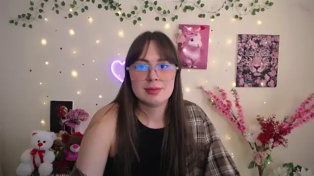 Amanda Bright  online show from May 18, 2026, 10:54 am