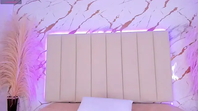 Elody rousse online show from October 14, 2025, 12:06 pm