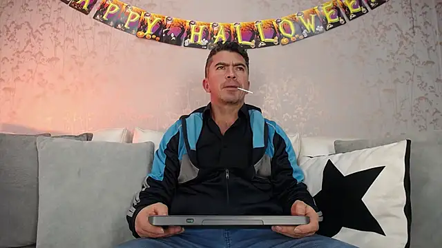 Snapshot of JuanKFit_45 chatting on October 24, 2025, 1:51 pm JuanKFit 45 online show from October 24, 2025, 1:51 pm