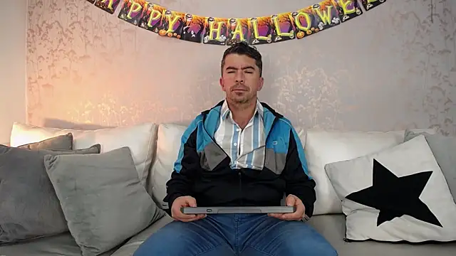 Snapshot of JuanKFit_45 chatting on October 28, 2025, 1:47 pm JuanKFit 45 online show from October 28, 2025, 1:47 pm