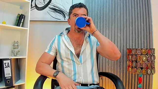 JuanKFit 45 online show from July 24, 2026, 4:10 am