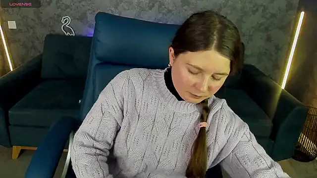 Snapshot of CraveeDoll chatting on February 2, 2026, 2:27 pm CraveeDoll online show from February 2, 2026, 2:27 pm