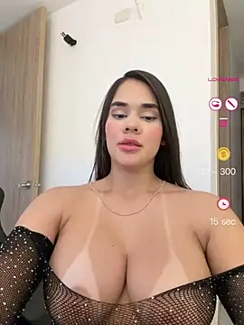 Snapshot of BellaLeclair chatting on May 6, 2026, 7:41 pm BellaLeclair online show from May 6, 2026, 7:41 pm