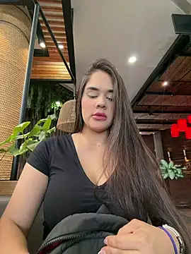 Snapshot of BellaLeclair chatting on June 2, 2026, 8:33 pm BellaLeclair online show from June 2, 2026, 8:33 pm