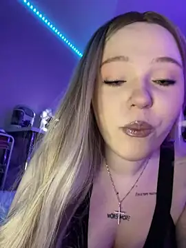 Snapshot of Monna_Krrristal chatting on November 23, 2025, 12:21 am Monna Krrristal online show from November 23, 2025, 12:21 am