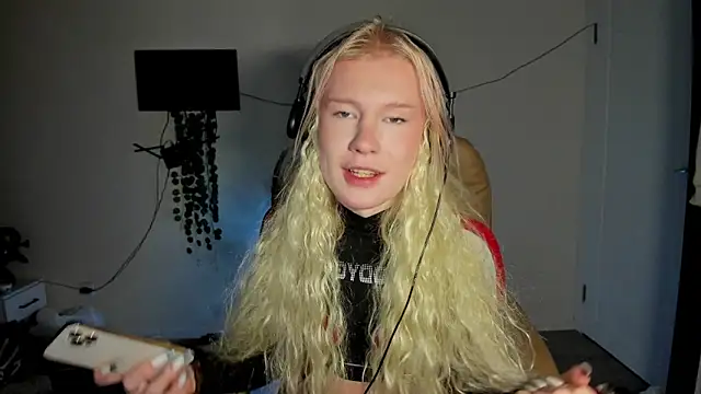 Sasyhk0 online show from December 16, 2025, 8:25 pm