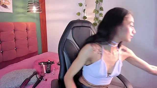 raven smith  online show from December 19, 2025, 4:41 am