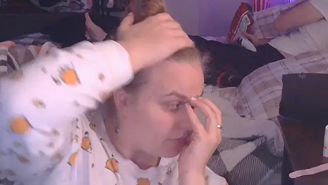 Sexyblonde12344 online show from October 15, 2025, 2:22 am