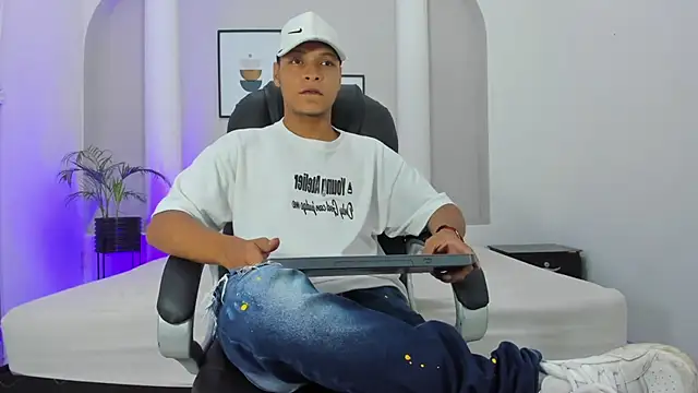 Ricky Owens1 online show from November 10, 2025, 8:08 pm