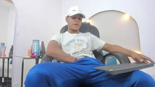 Ricky Owens1 online show from December 2, 2025, 8:48 pm