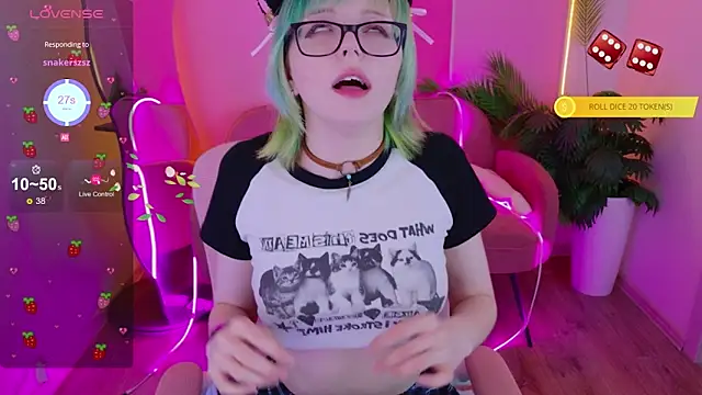 CoralineYoung online show from April 9, 2026, 1:49 pm