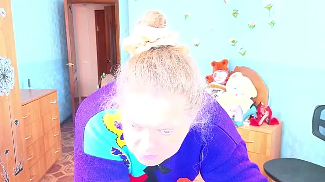 Audrey Aura online show from September 28, 2025, 5:02 am