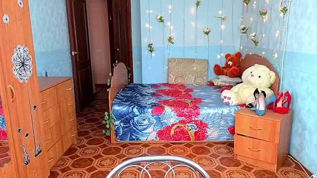 Audrey Aura online show from October 10, 2025, 5:06 am