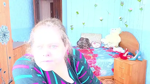 Audrey Aura online show from October 19, 2025, 5:41 am