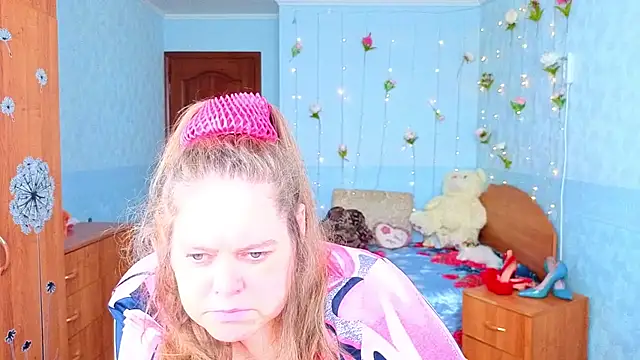 Audrey Aura online show from October 21, 2025, 10:27 am