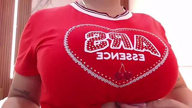 Snapshot of aixa_show chatting on February 5, 2026, 12:32 pm aixa show online show from February 5, 2026, 12:32 pm