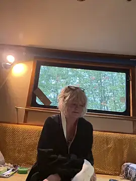 ladyboatlady online show from October 9, 2025, 6:33 am