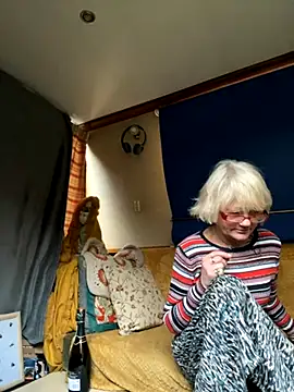 ladyboatlady online show from November 23, 2025, 3:23 pm