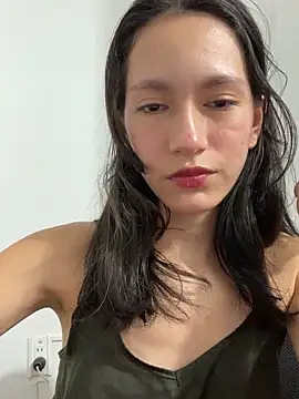 LilyThea online show from October 23, 2025, 11:57 pm